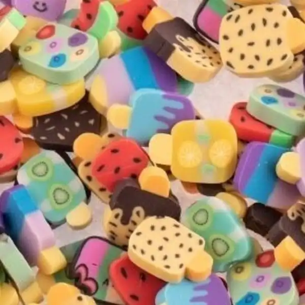 مجموعه تزئین ناخن چلیپا مدل بستنی فیمو کد 103 بسته 15 عددی