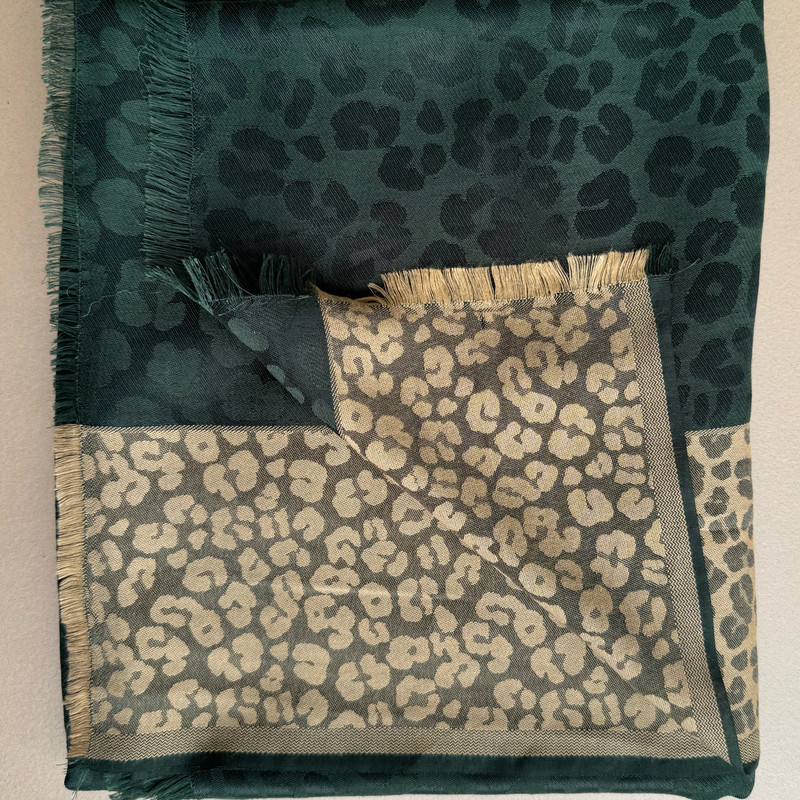 شال زنانه مدل نخی حاشیه پلنگی کد 1