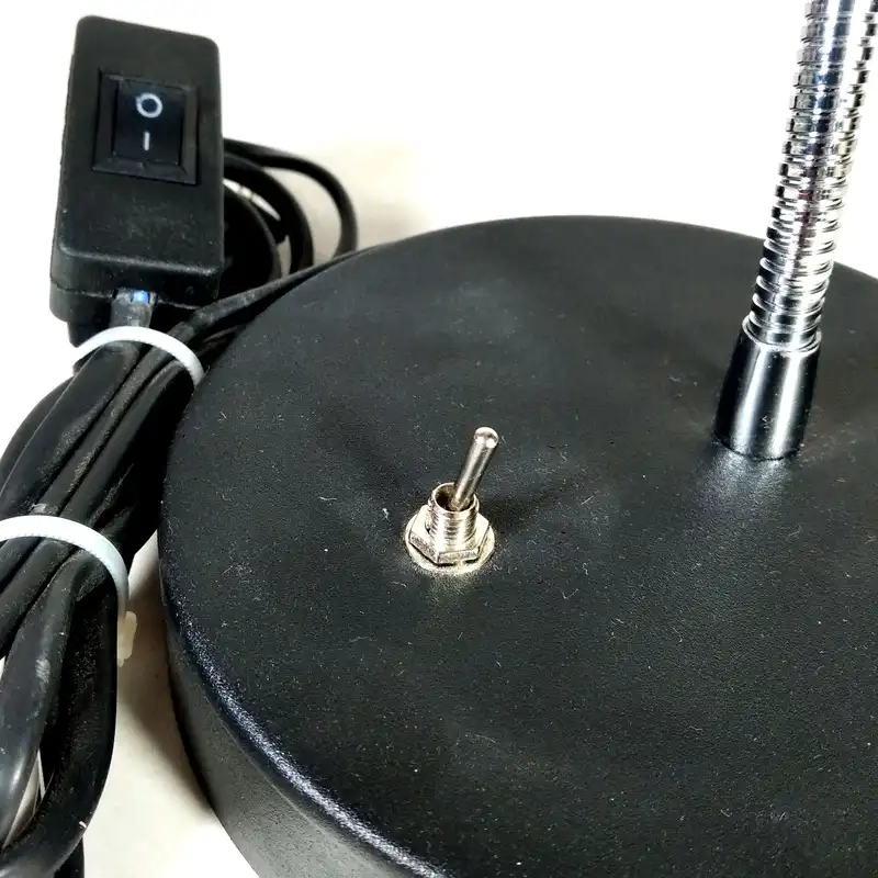 چراغ مطالعه مدل خرطومی 113/111 کد HB