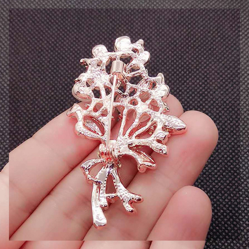 گل سینه زنانه مدل دسته گل کد 00582