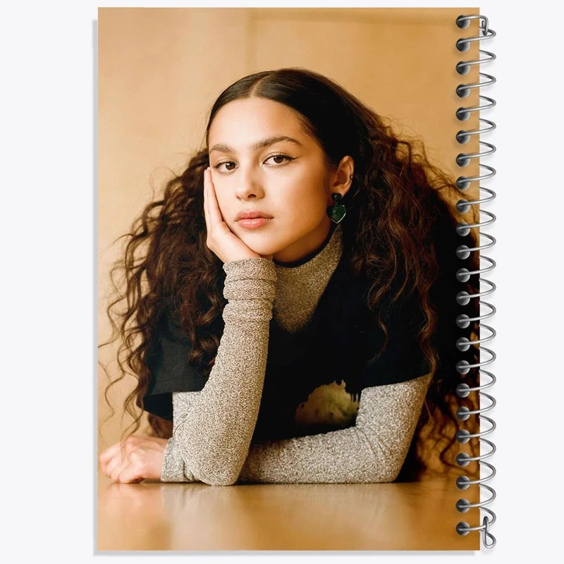 دفتر نت موسیقی 50 برگ خندالو مدل اولیویا رودریگو Olivia Rodrigo کد 19270