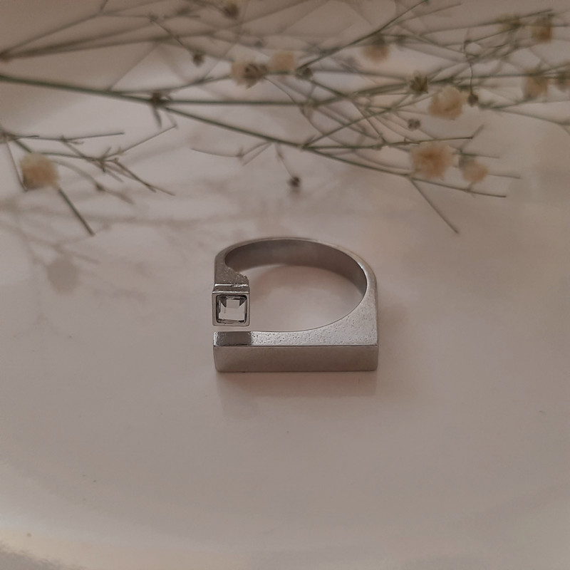 انگشتر زنانه مدل مستطیلی تک نگین