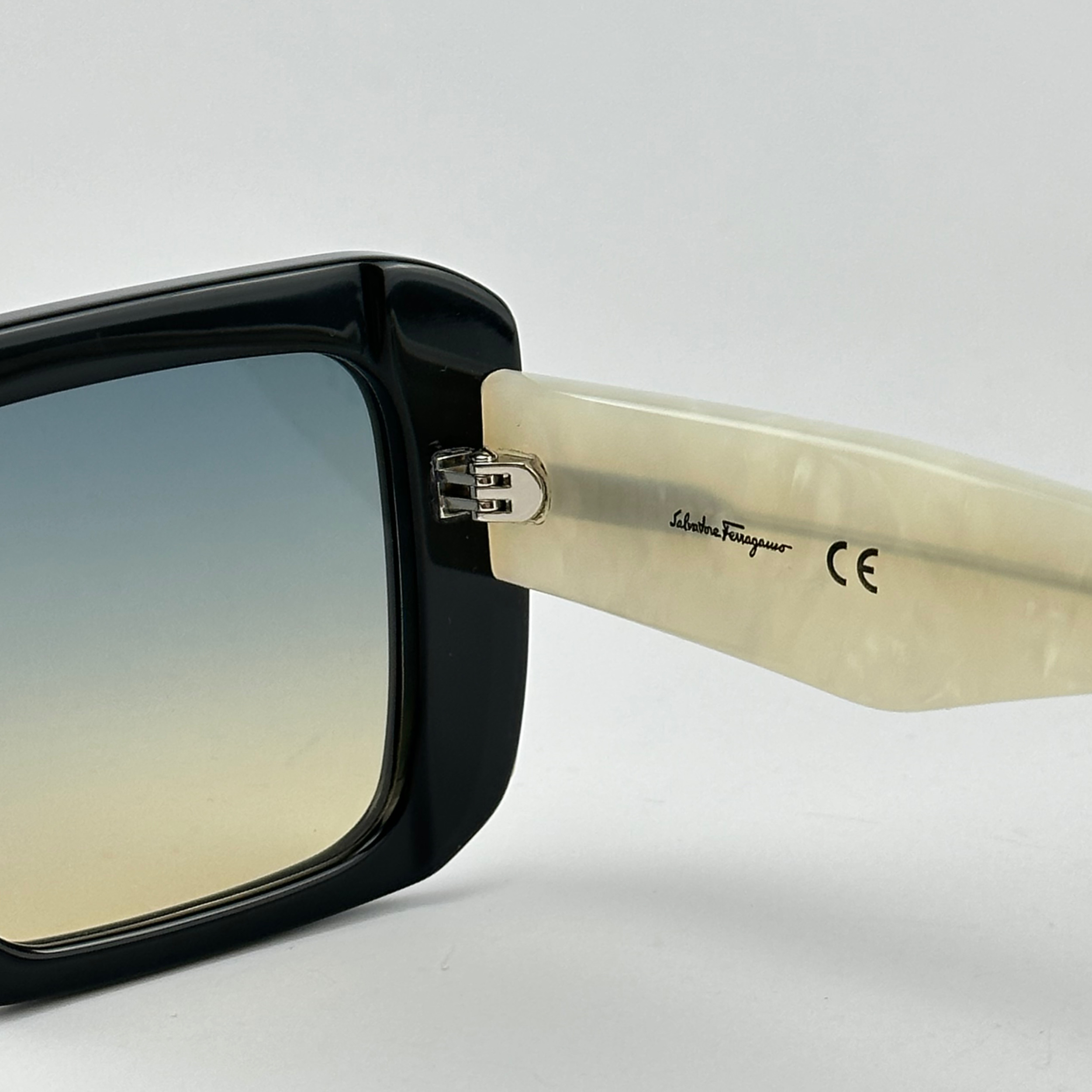 عینک آفتابی زنانه سالواتوره فراگامو مدل G1030 001 -  - 7