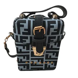 کیف رودوشی زنانه مدل مکعبی