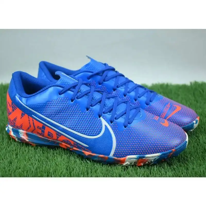 کفش فوتبال مدل استوک ریز