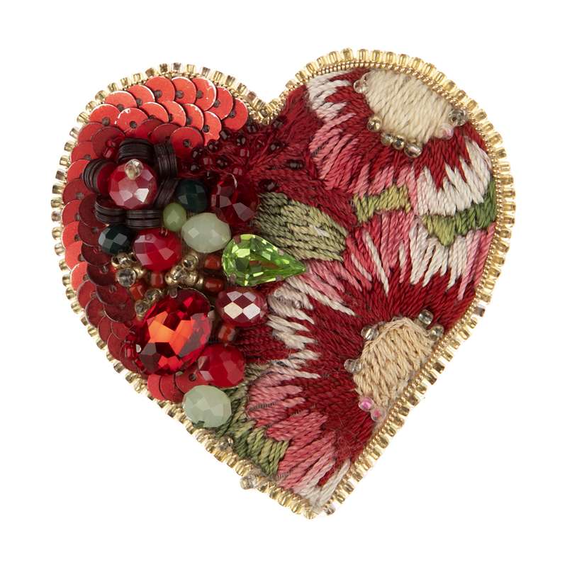 سنجاق سینه زنانه مزون هنری تیارا مدل قلب