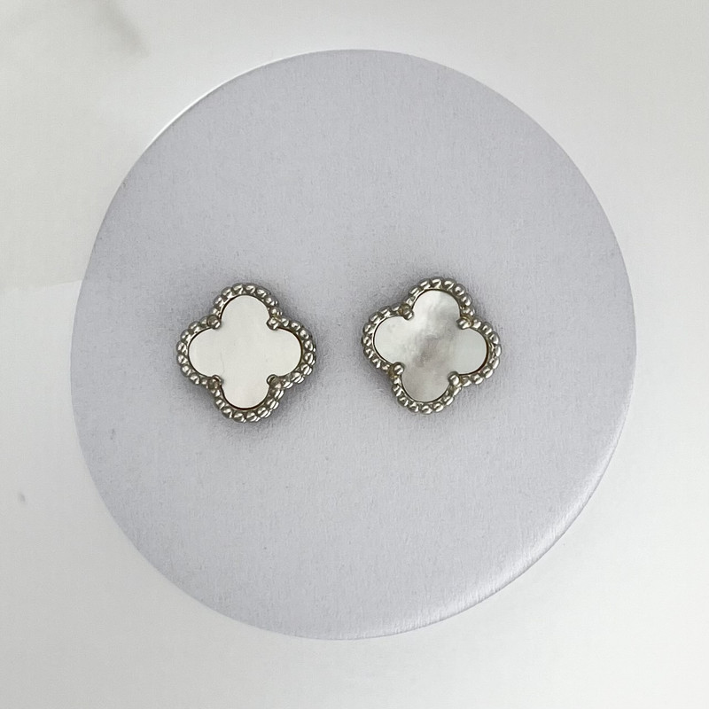 گوشواره نقره میخی زنانه آیلند مدل ونکلیف گوشواره نقره میخی زنانه آیلند مدل ونکلیف