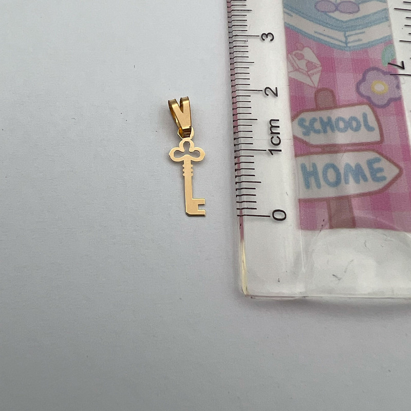 آویز گردنبند طلا 18 عیار زنانه گالری صادقی طرح کلید