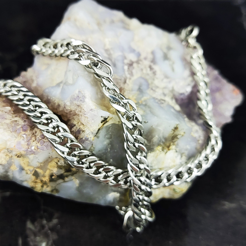 گردنبند مردانه سلین کالا مدل اسپرت طرح کارتیه COD-19 گردنبند مردانه سلین کالا مدل اسپرت طرح کارتیه COD-19