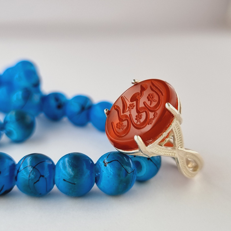 انگشتر نقره عقیق زنانه ملک زیور مدل پیچش طرح حکاکی ان معی ربی کد 129 انگشتر نقره عقیق زنانه ملک زیور مدل پیچش طرح حکاکی ان معی ربی کد 129