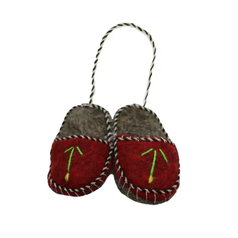 آویز نمدی مدل دمپایی سنتی کد 11