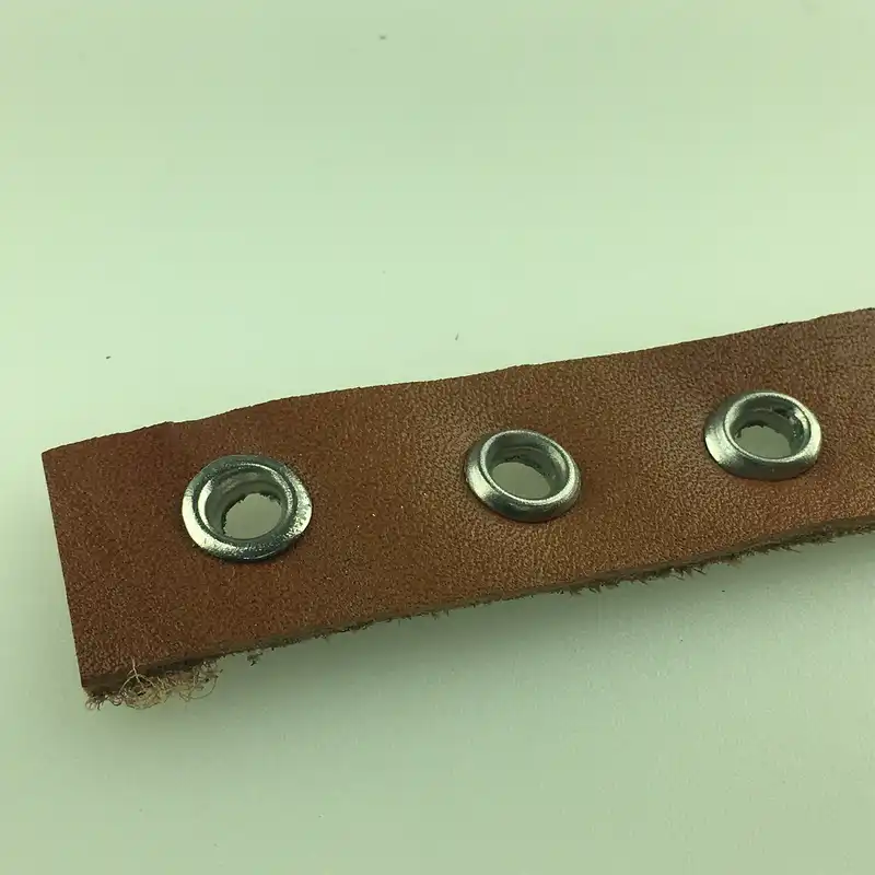 پرچ منگنه چرم مدل سوراخ دار کد P04 بسته 100 عددی