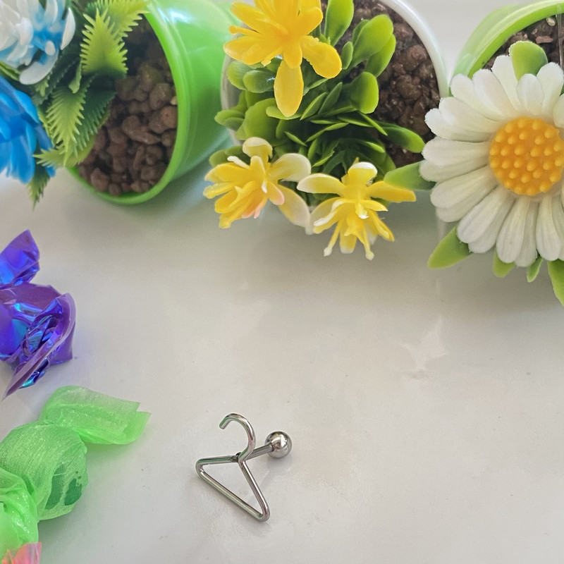 پیرسینگ گوش مدل چوب لباسی