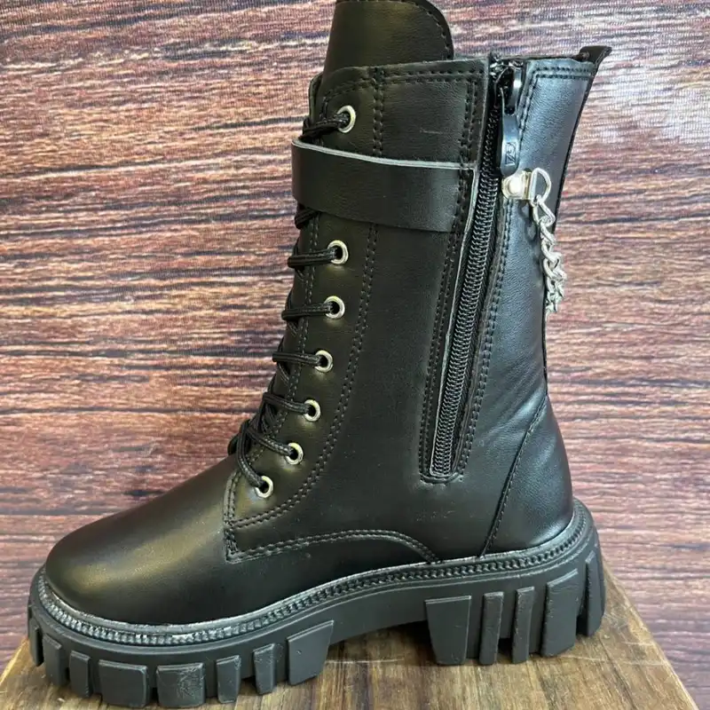 نیم بوت زنانه مدل پوتین زنجیردار