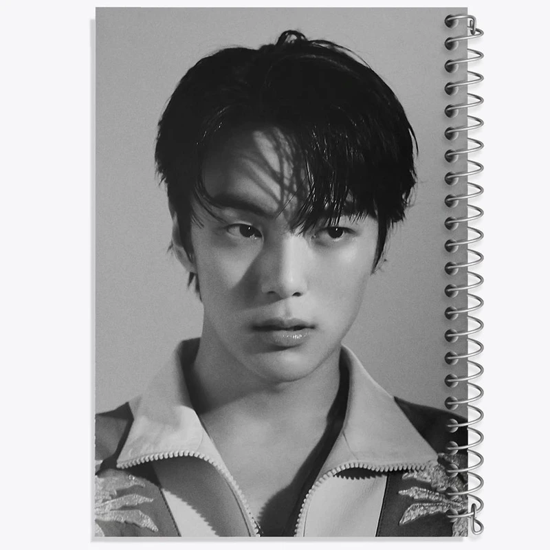 دفتر شطرنجی 50 برگ خندالو طرح مینهیوک گروه مانستا اکس MONSTA X کد 21171