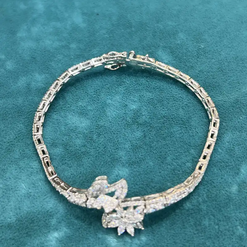 نیم ست نقره زنانه مدل سوپر لوکس جواهری مزین به روکش طلا 40-25