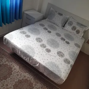 سرویس ملحفه مدل کشدوز niki06.25 کد 180 طرح قاصد دو نفره سه تکه