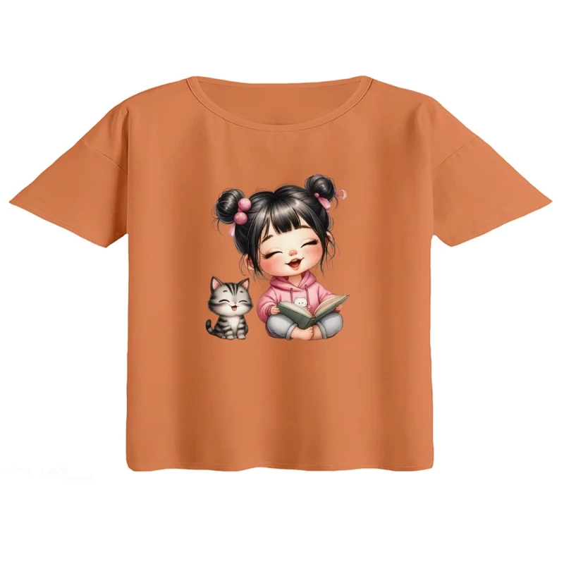 کراپ تی‌شرت آستین کوتاه زنانه مدل دخترک و گربه