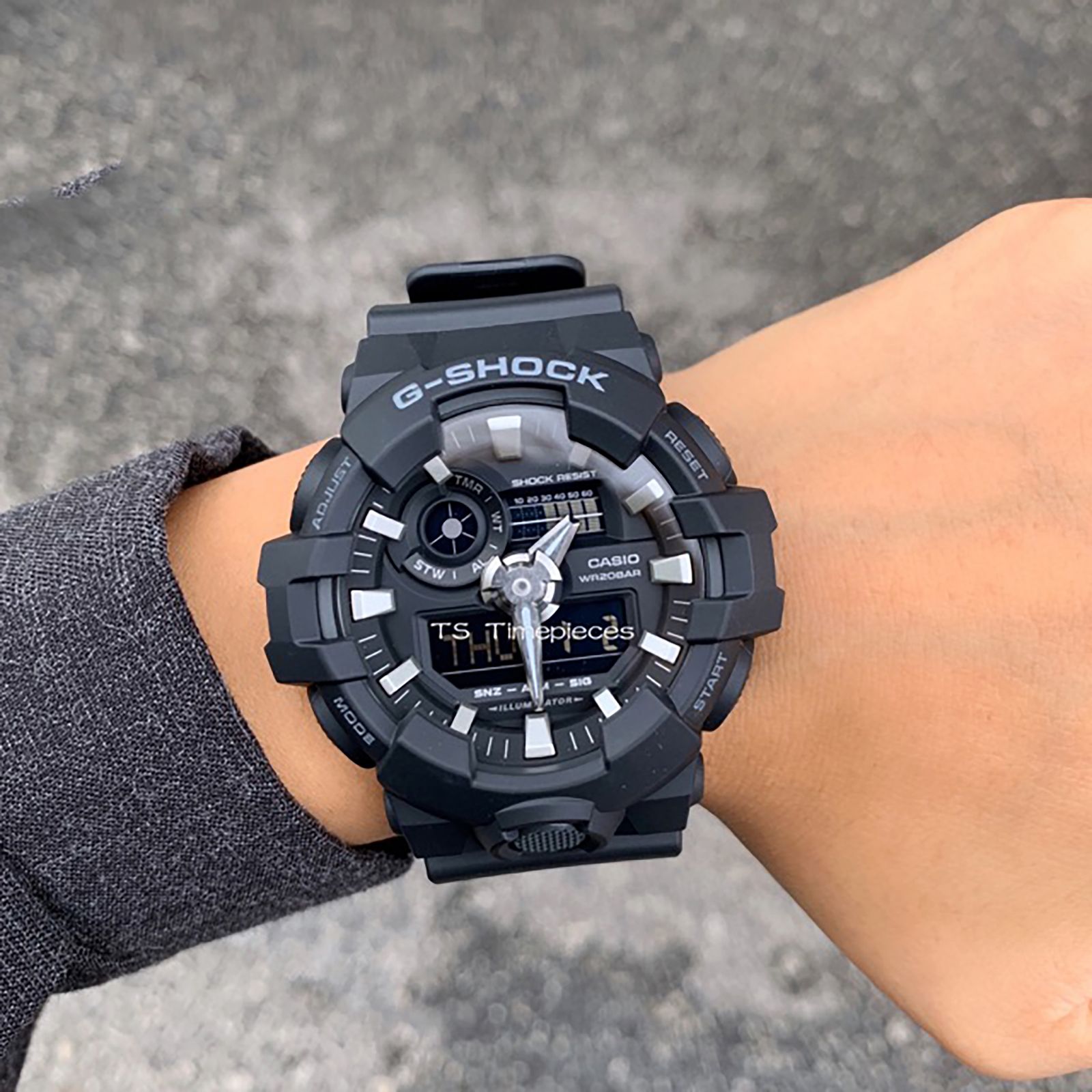 ساعت مچی عقربه ای مردانه کاسیو جی شاک مدل GA-700-1BDR - - 15