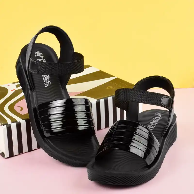 صندل زنانه پاپا مدل تارانی کشی BK.4046