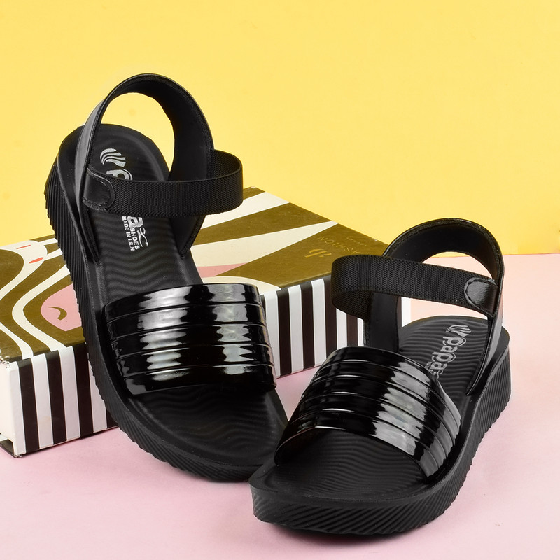 صندل زنانه پاپا مدل تارانی کشی BK.4046