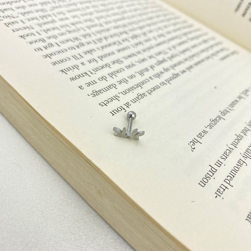 پیرسینگ گوش زنانه مدل برگ کد P4337