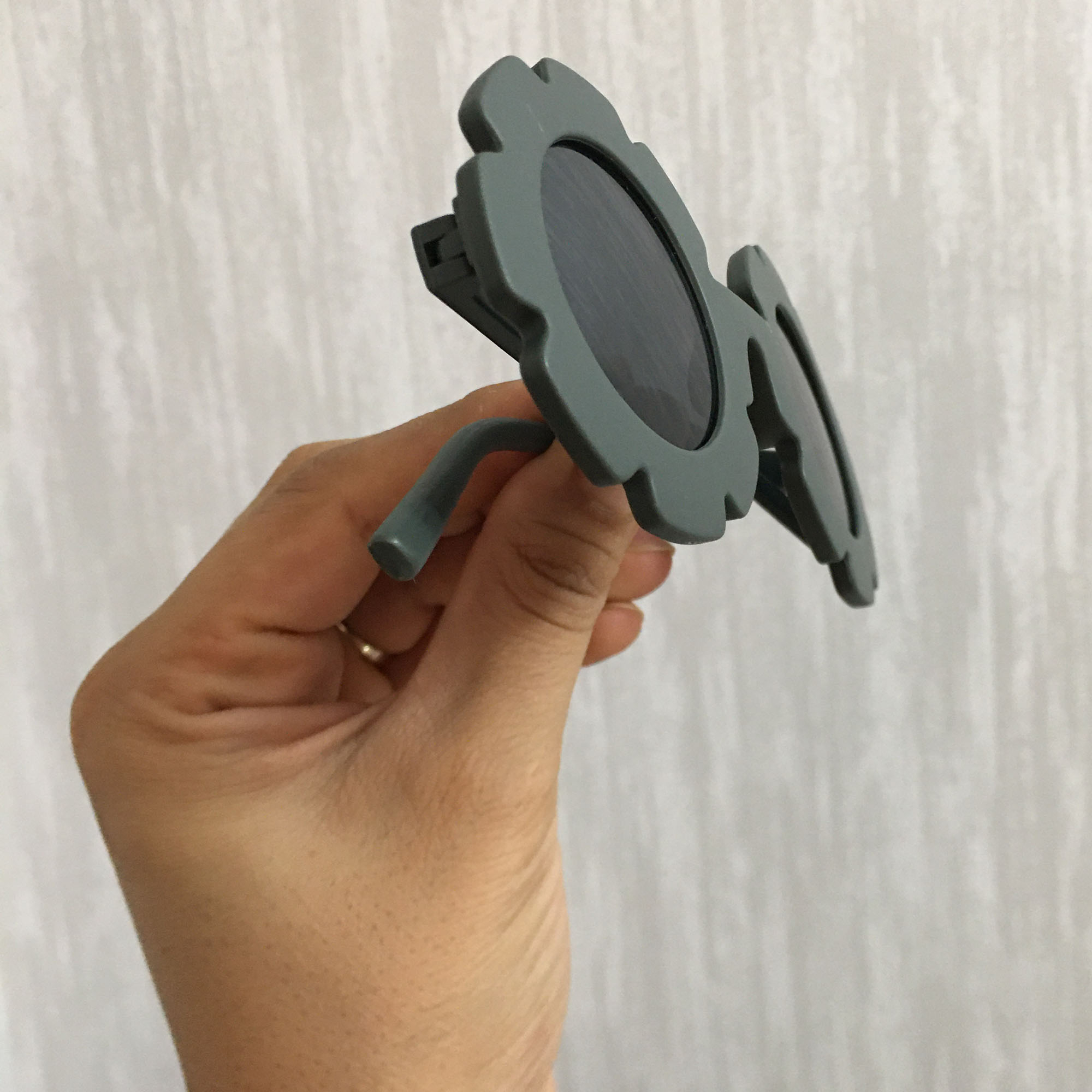 عینک آفتابی بچگانه مدل گل کد F _ F 100