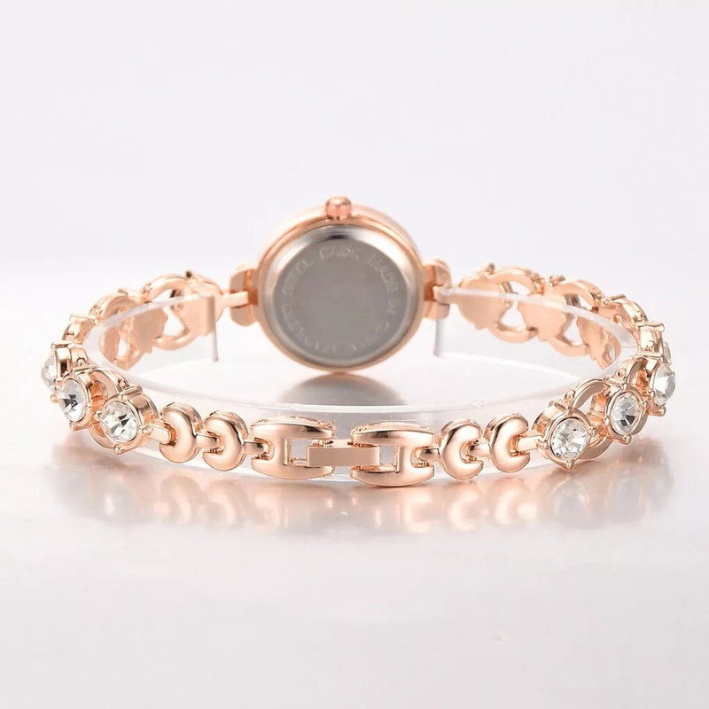 ساعت مچی عقربه ای زنانه مدل بند نگین دار دستبندی کد 3