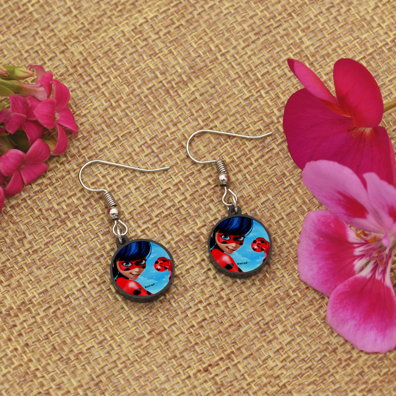 گوشواره زنانه ناکسیگو مدل شب تاب طرح دختر کفشدوزکی کد ES8183