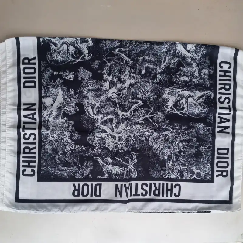 شال زنانه مدل نخی تابستانی حاشیه ساده طبیعت و جنگل کد 26