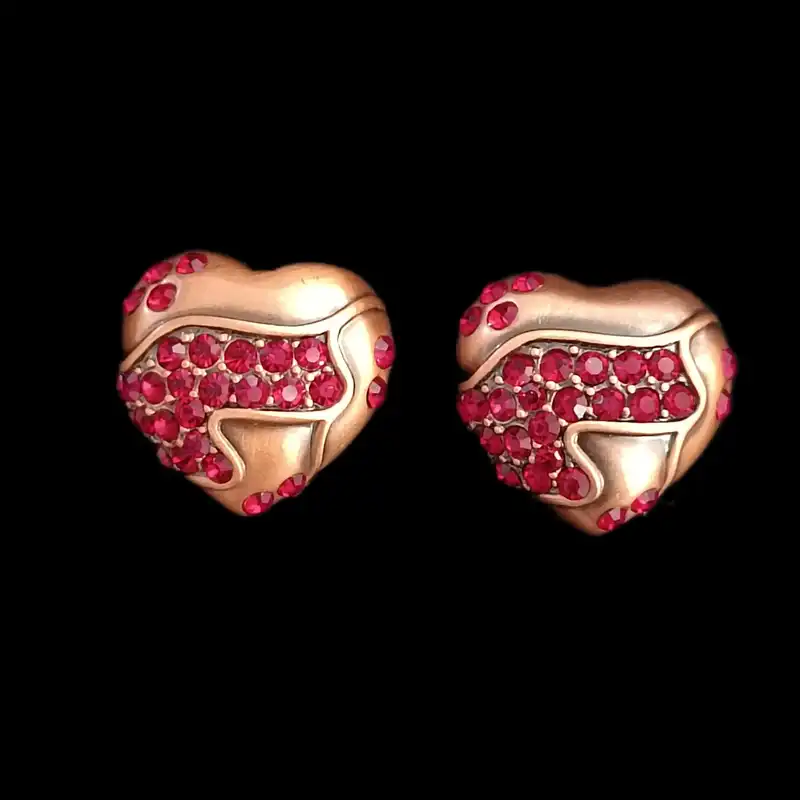 گوشواره زنانه مدل قلب نگین‌ دار