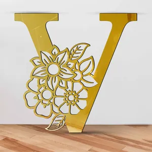 آینه پلکسی گلس آژنگ طرح V مدل حروف انگلیسی گل دار کد H-Ayene-670