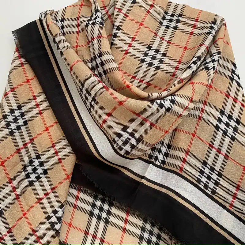 روسری زنانه مدل نخ پنبه وارداتی دور ریش کد 01