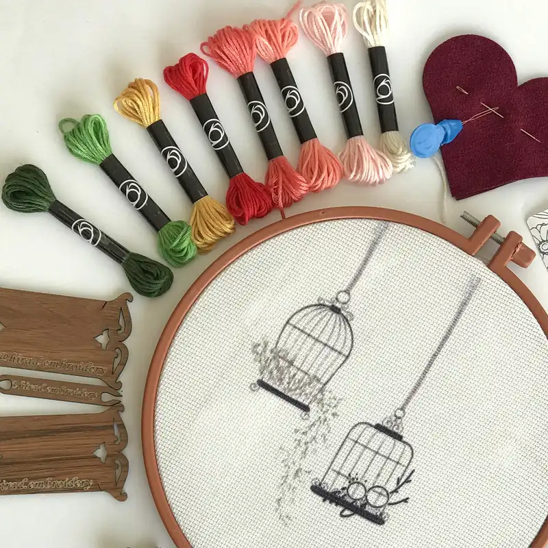 بسته آموزش گلدوزی مدل طرح قفس پرنده مجموعه 16 عددی