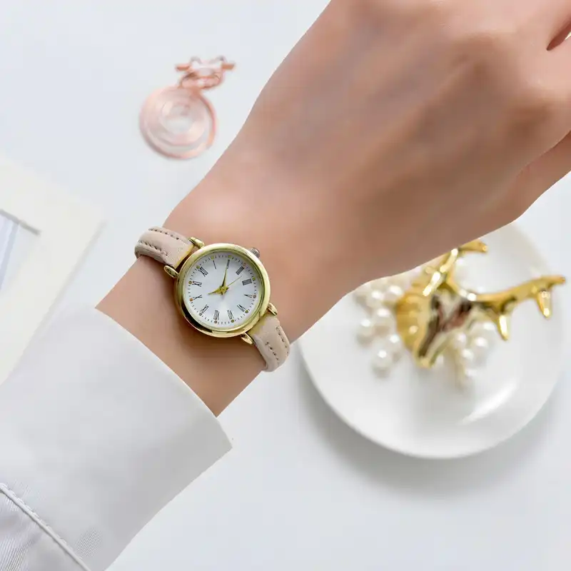 ساعت مچی عقربه ای زنانه مدل کلاسیک بند چرم کد 1