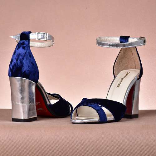 صندل زنانه دنیای مارک مدل لیندا صندل زنانه دنیای مارک مدل لیندا