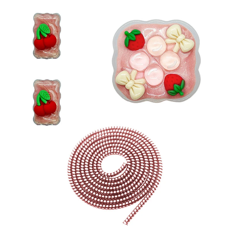 محافظ کابل مدل Strawberry به همراه محافظ شارژ دیواری مجموعه 4 عددی