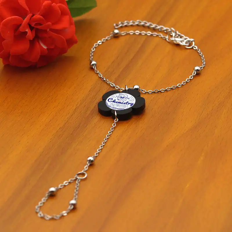 دستبند زنانه ناکسیگو مدل تمیمه طرح شیمی کد TM11152