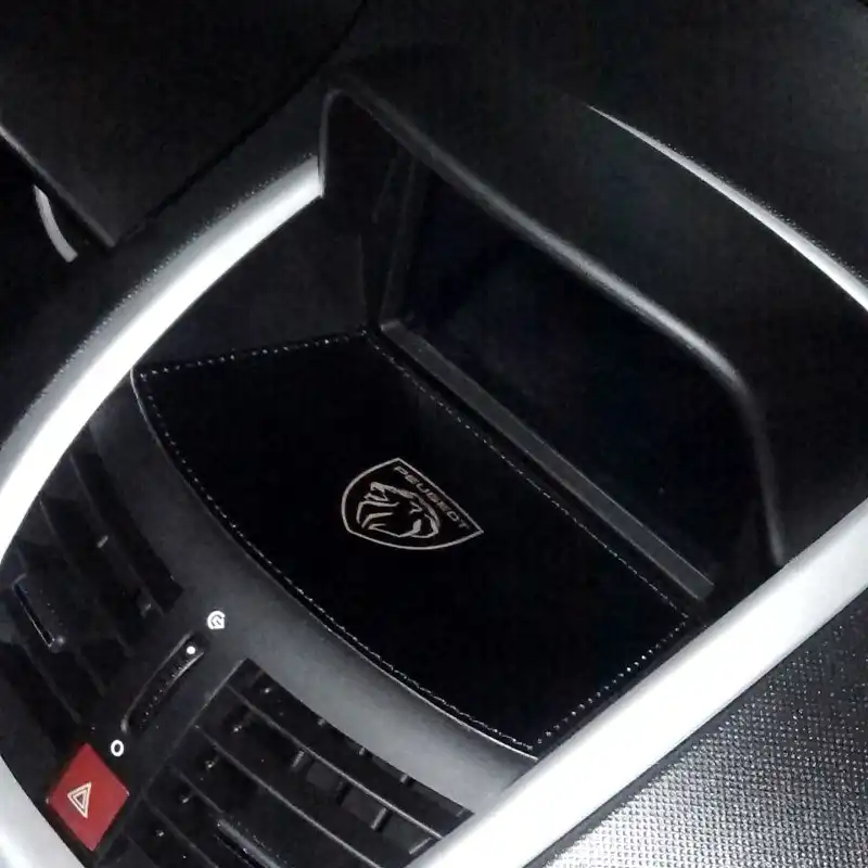 پد جلو مانیتور خودرو مدل چرمی مناسب برای پژو 207