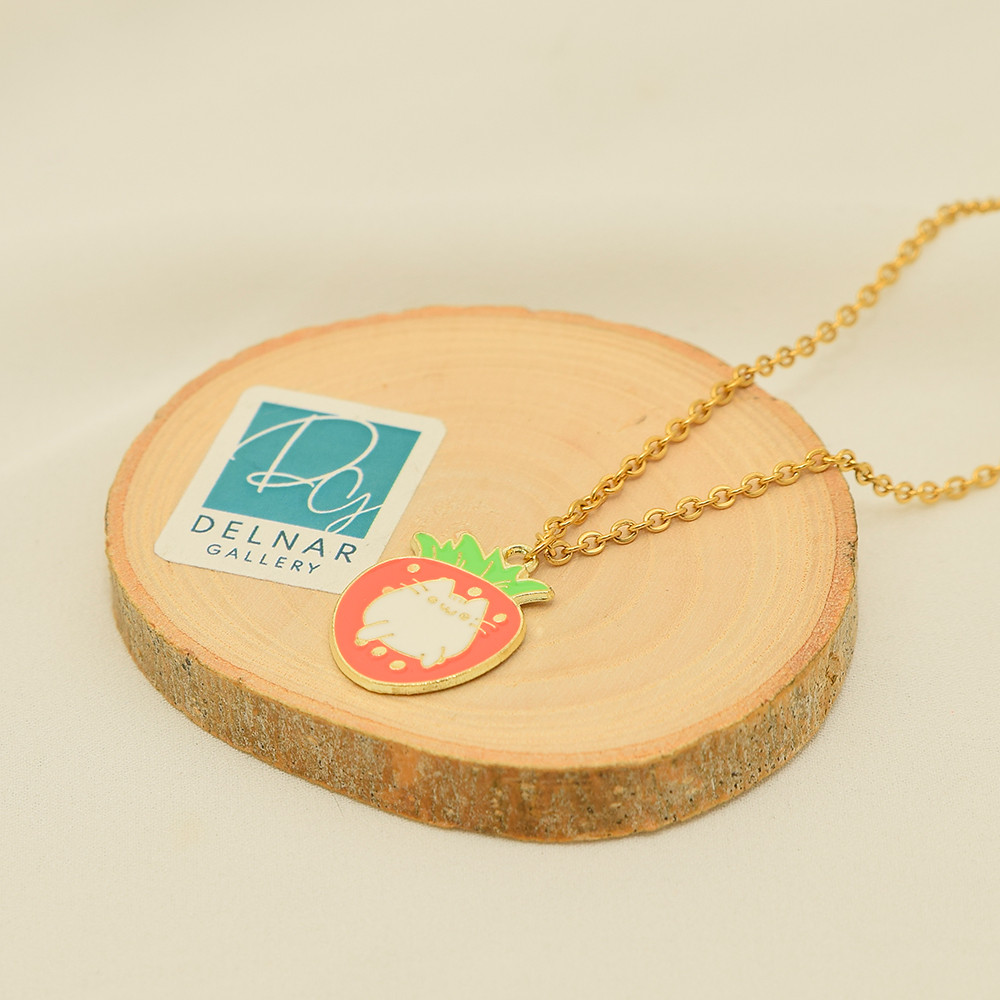 گردنبند دخترانه دلنار گالری مدل توت فرنگی و گربه گردنبند دخترانه دلنار گالری مدل توت فرنگی و گربه