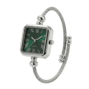 ساعت مچی عقربه‌ای کوارتز زنانه مدل مینیمال اسپرت بند النگویی کد ۲