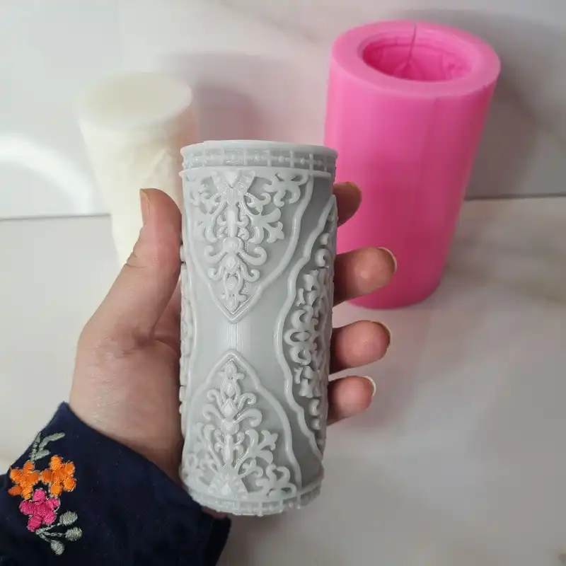 قالب شمع مدل استوانه منبت طرح اسلیمی گلدار کد C 12CM