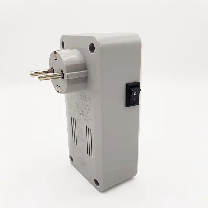 محافظ ولتاژ فروزش مدل تک خانه کلید دار FR125