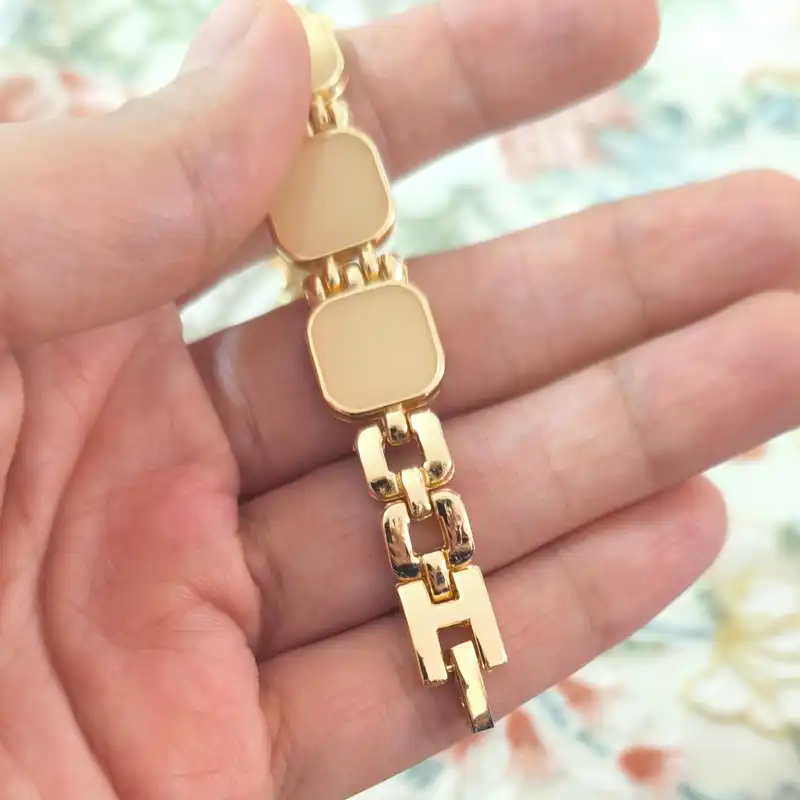 ساعت مچی عقربه ای زنانه مدل فلزی سرامیکی