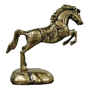 مجسمه حُسن یوسف مدل اسب پایه دار