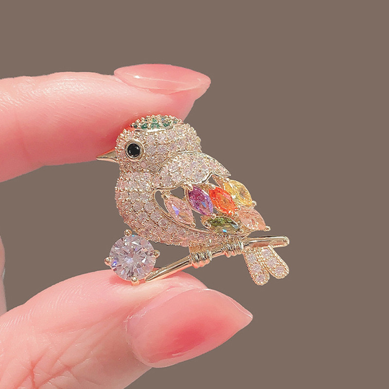 گل سینه زنانه مدل گنجشک کد 00705 گل سینه زنانه مدل گنجشک کد 00705