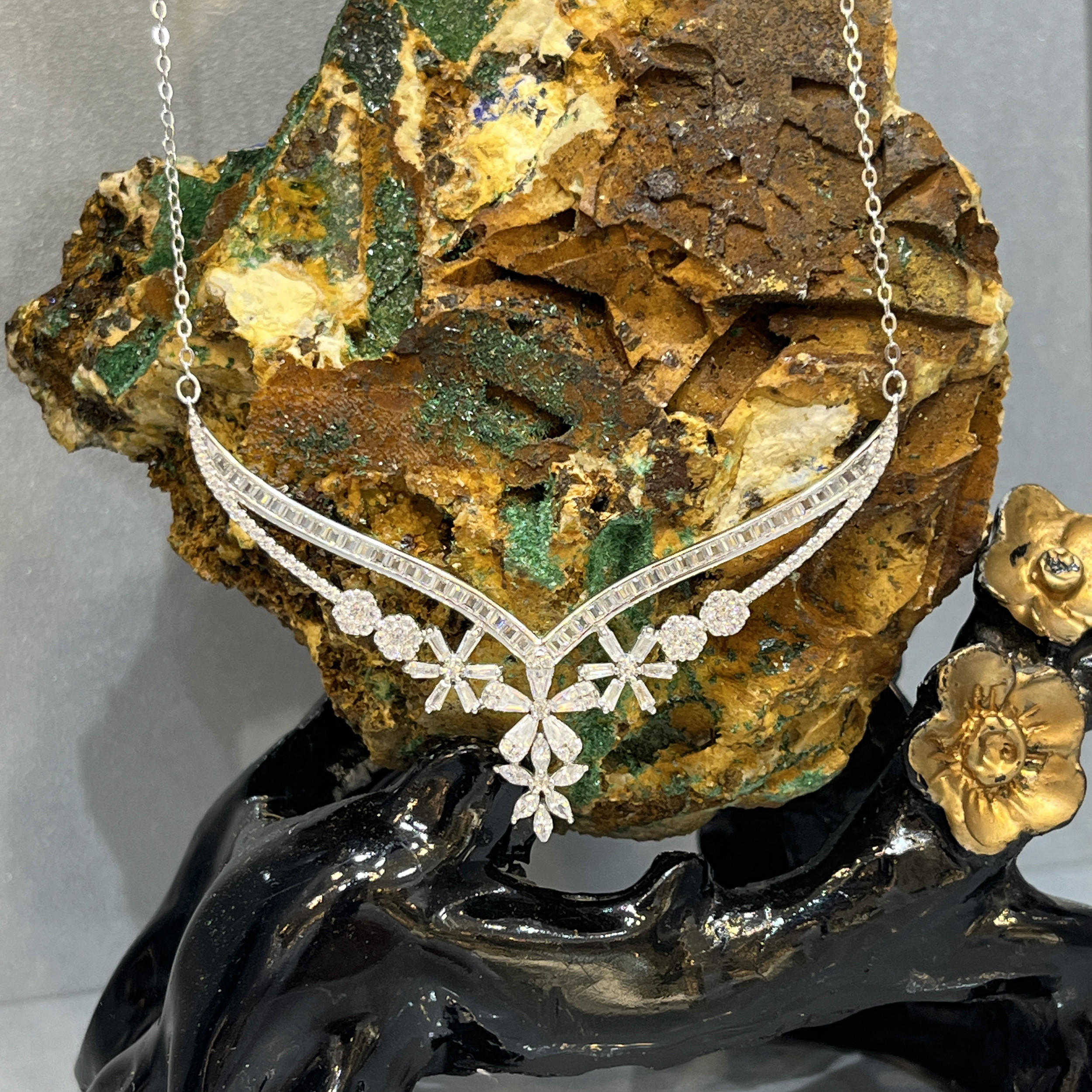 ست نقره زنانه مدل جواهری نگین های اتریشی و روکش آب رادیوم کد 0023