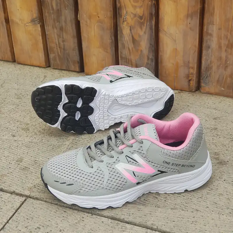 کفش پیاده روی زنانه مدل نیو رنگ طوسی