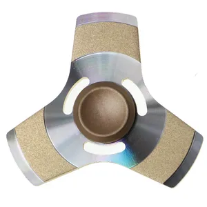 اسپینر دستی مدل three rosegold balades