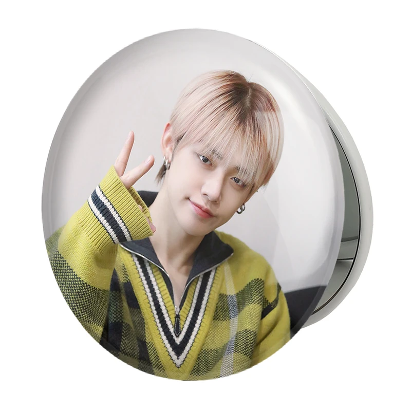 آینه جیبی خندالو طرح یونجون گروه تی اکس تی TXT مدل تاشو کد 19976 